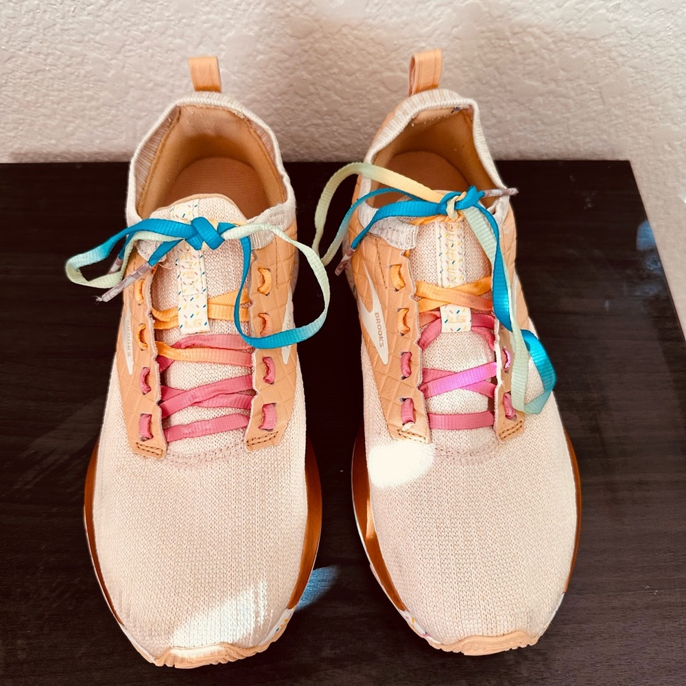Brooks Energize Neutral Running Shoes Women’s Size 7 Peach Multi Lace Sneakers - Picture 2 of 4